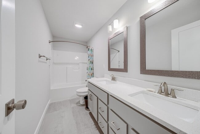 Building Photo - 4 Bed, 4 Bath House on Legends Golf Course