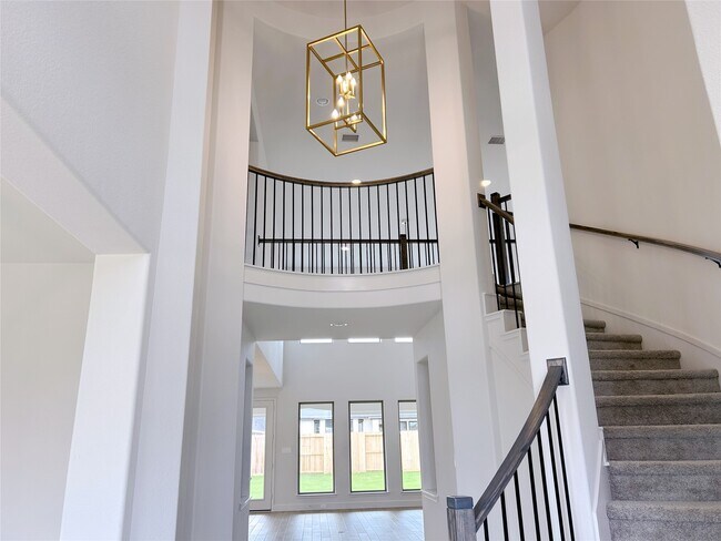 Building Photo - 5406 Holly Holw Ln