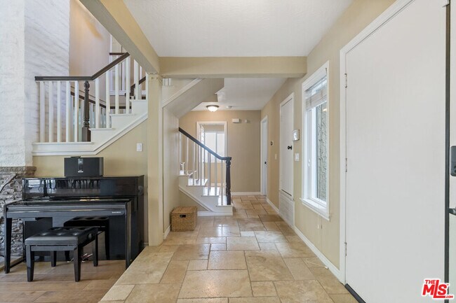 Building Photo - 683 Triunfo Canyon Rd