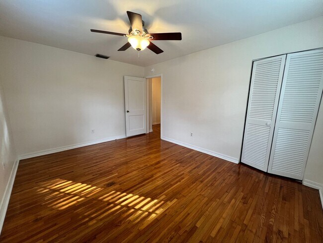 Building Photo - 1009 Clearview Ave