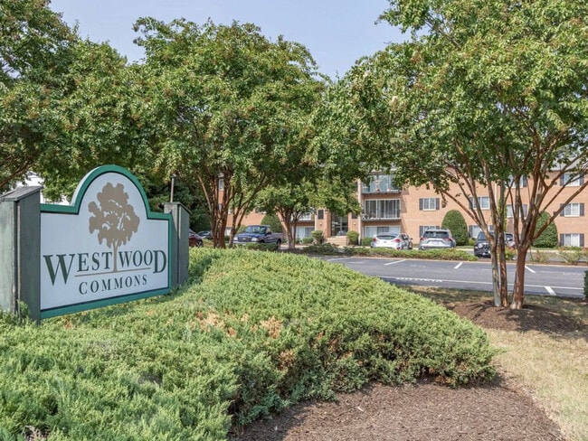 Building Photo - 1805 William St