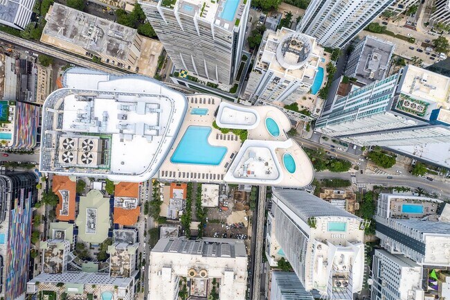 Building Photo - 1000 Brickell Plz