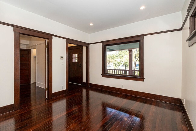 Building Photo - 1616 Bridge St