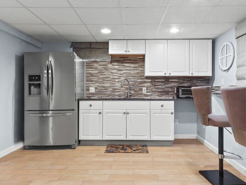 Building Photo - 491 Spring St