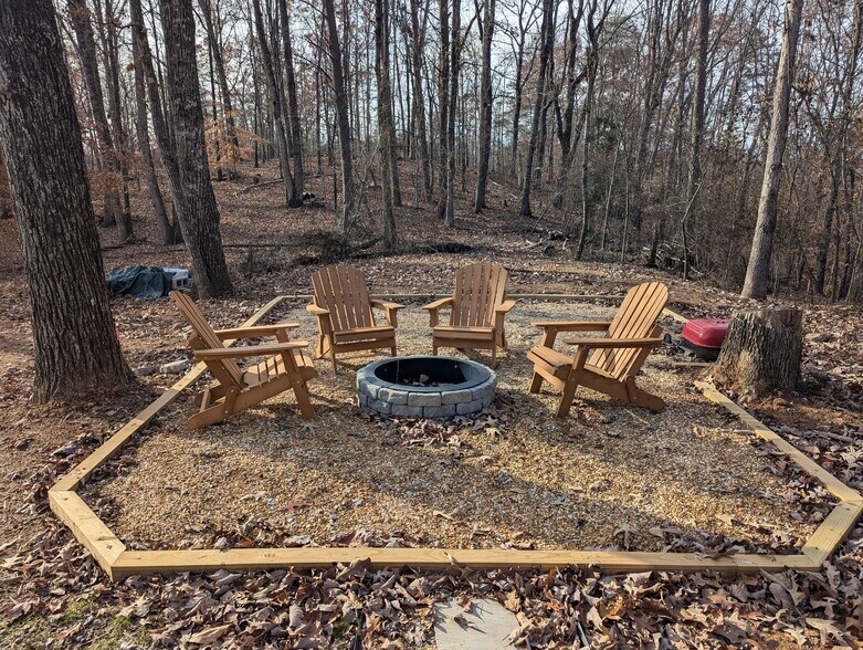 Firepit area - 3812 James Ed Rd