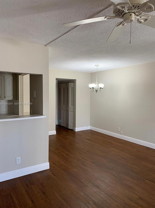 Building Photo - 134 Windsor G