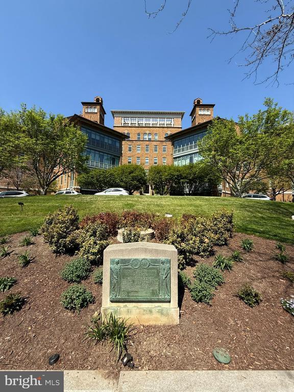 Building Photo - 2425 L St NW