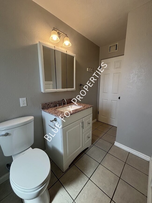 Building Photo - 5674 E Eastland St