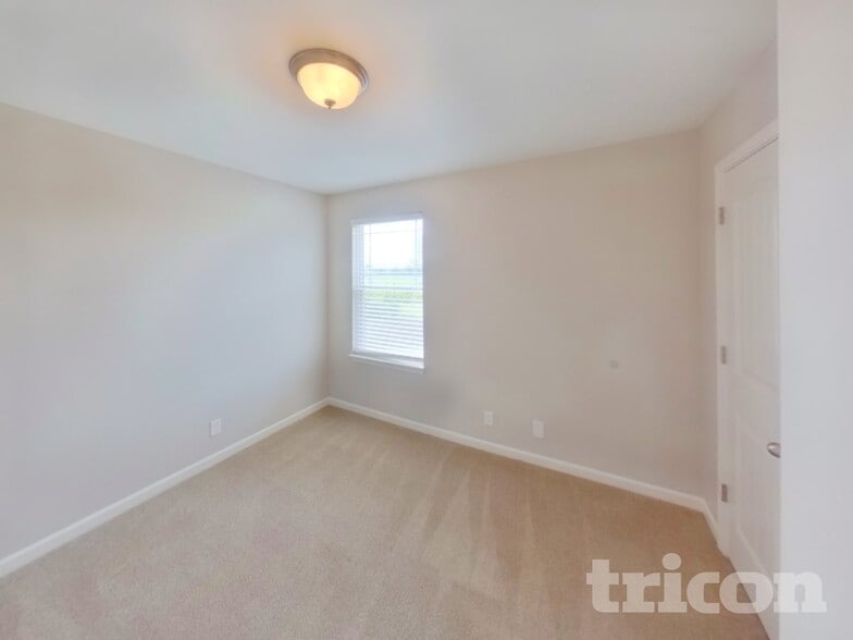 Building Photo - 2043 Shafer Dr