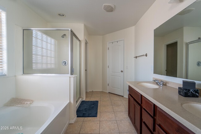 Building Photo - 42592 W Somerset Dr