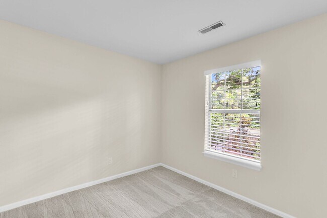 Building Photo - Coastal Convenience in the Heart of Mount Pleasant