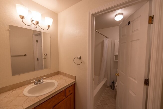 Building Photo - One Level Ranch Home - Three Bedrooms - Wa...