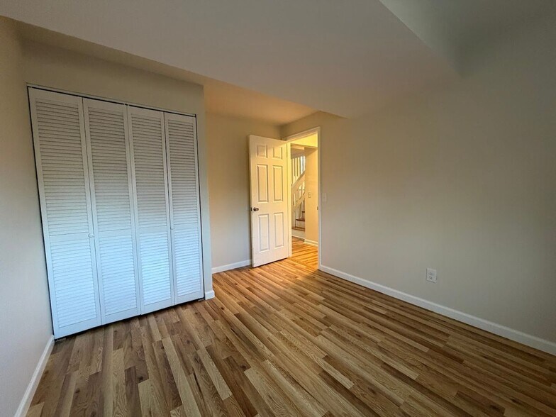 Building Photo - 2406 Bowen St