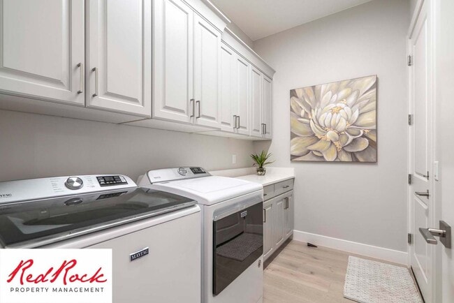 Building Photo - 2 Bedroom Fully Furnished Home In Sun River Community for 55 years and older with a firm 6 Month ...