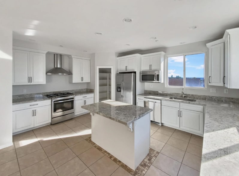 Building Photo - 1504 San Bernardino Ave