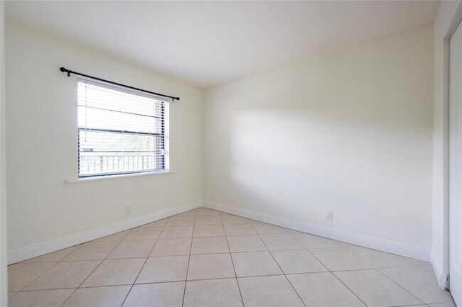 Building Photo - 10401 W Broward Blvd
