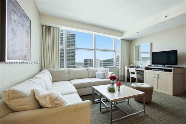 Building Photo - 1395 Brickell Ave