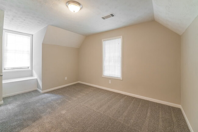 Building Photo - 3008 Cardinal Dr