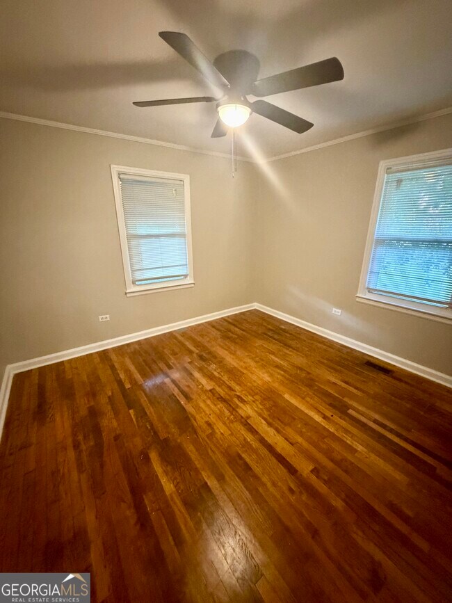 Building Photo - 1301 Smoak Ave