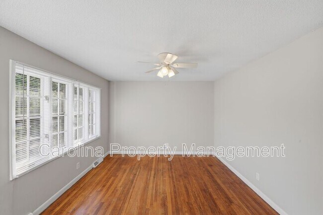 Building Photo - 1019 Carmel Dr