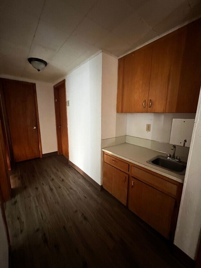 Building Photo - Vine Maple Triplex