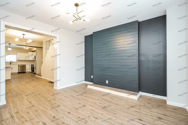 Building Photo - 148 W Park Ave