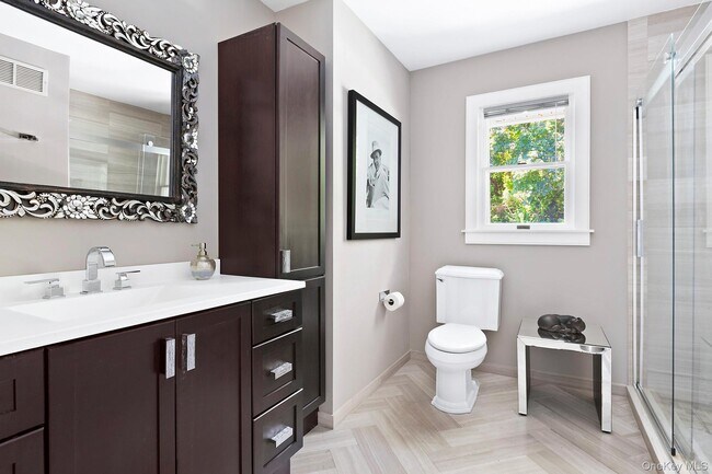 Building Photo - 31 B Club Ln