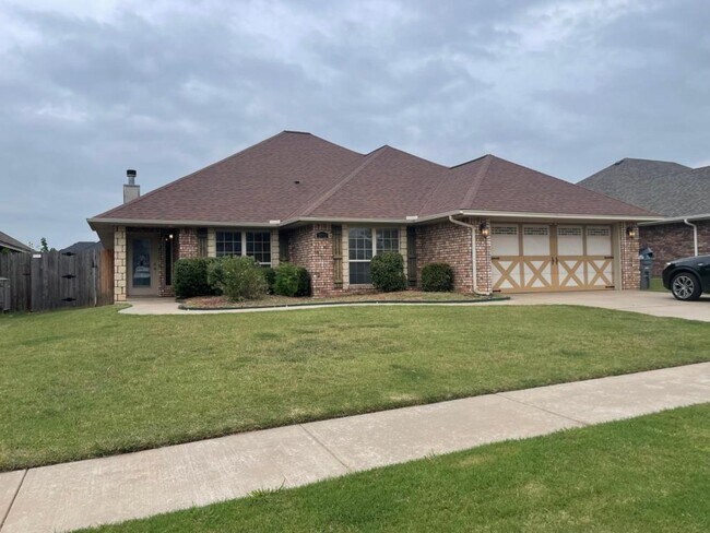Primary Photo - 3712 NE Fieldcrest