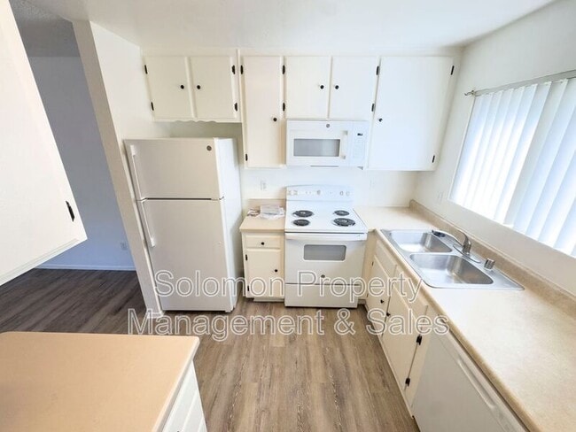 Building Photo - 529 Sandalwood Pl