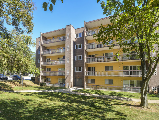 Residential Building - Main Line Berwyn Apartments