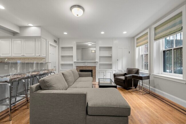 Building Photo - 127 Beacon St