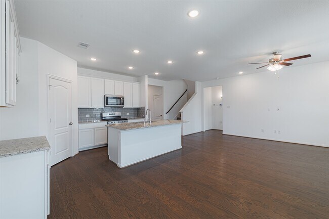 Building Photo - 31319 Horseshoe Meadow Bend Ln