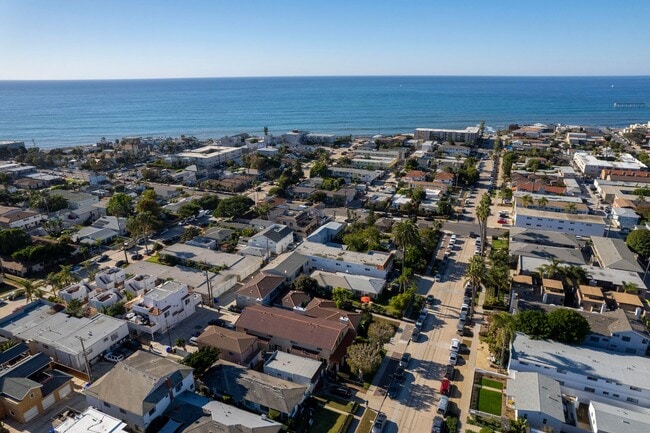 Building Photo - 4837 Santa Cruz Ave