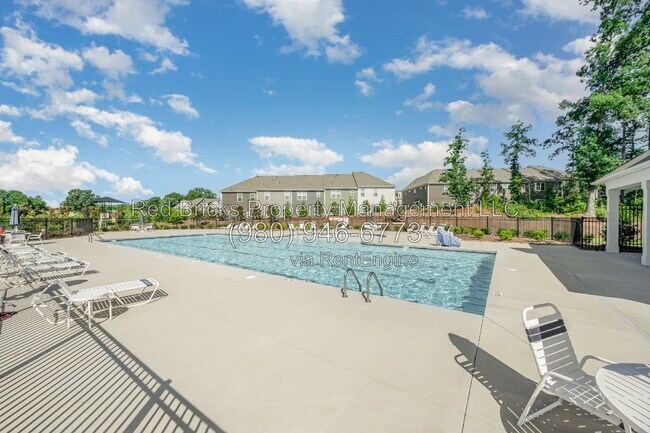 Building Photo - 4053 Lawnview Dr
