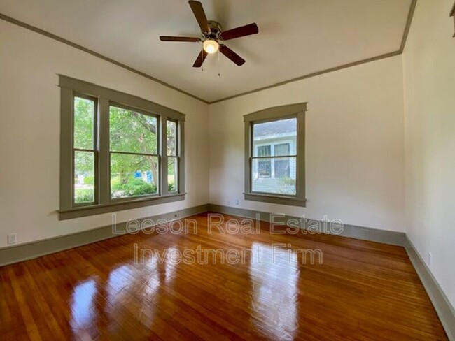 Building Photo - 333 Robinson Pl