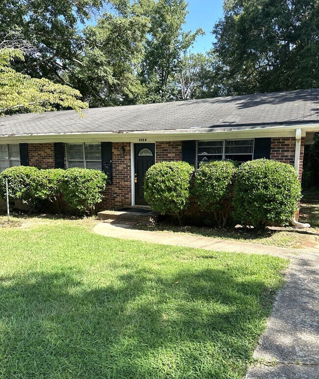 Building Photo - Nicely renovated 2 bedroom, 1 full bath duplex apt in Mauldin SC!