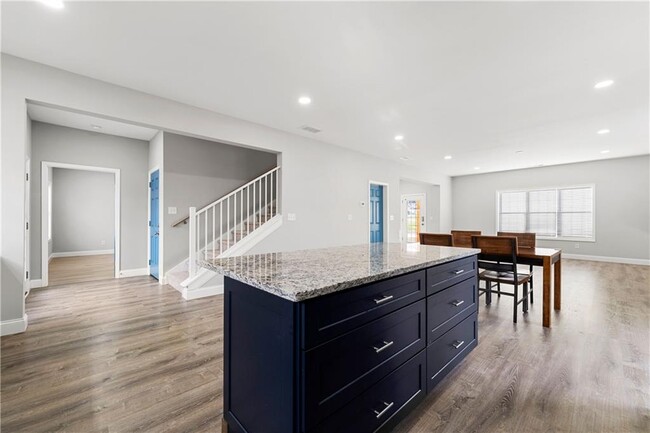 Building Photo - 450 Oliver Ridge Dr