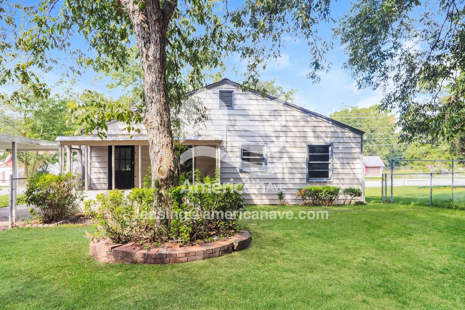 Building Photo - 1580 Burton Ave