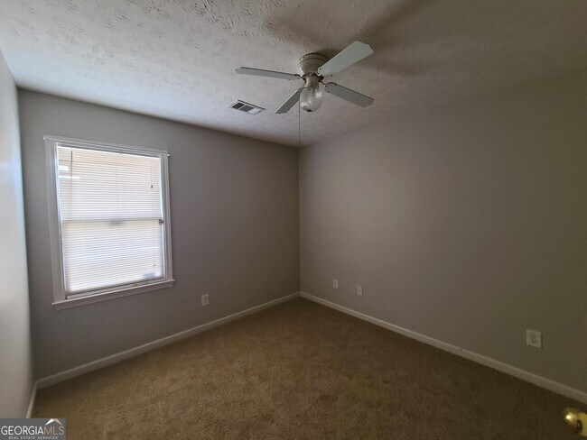 Building Photo - 5009 Mint Dr