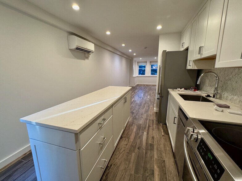 Building Photo - 215 5th St SE