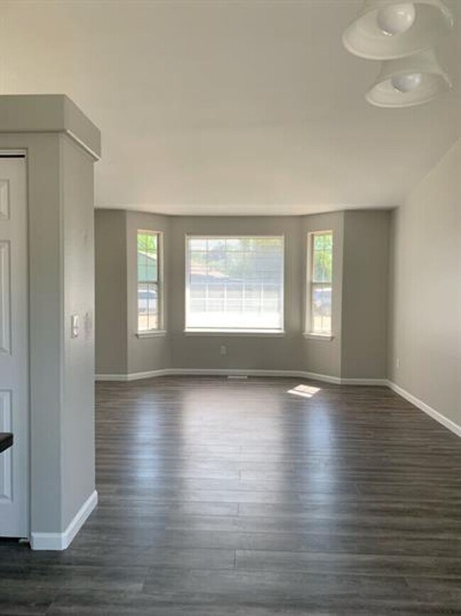 Building Photo - South Boise 3 Bedroom Home