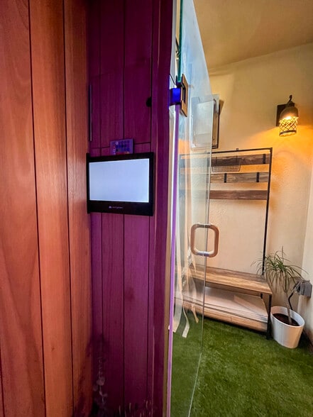 Android TV and stereo allows for streaming while enjoying the sauna - 5037 Rosewood Ave