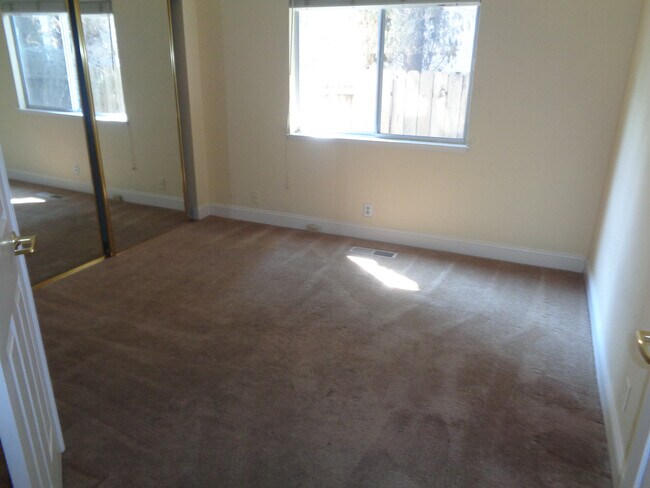 Building Photo - 3212 Bear Creek Dr