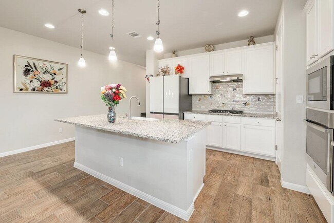 Building Photo - 1136 Almeria Bend