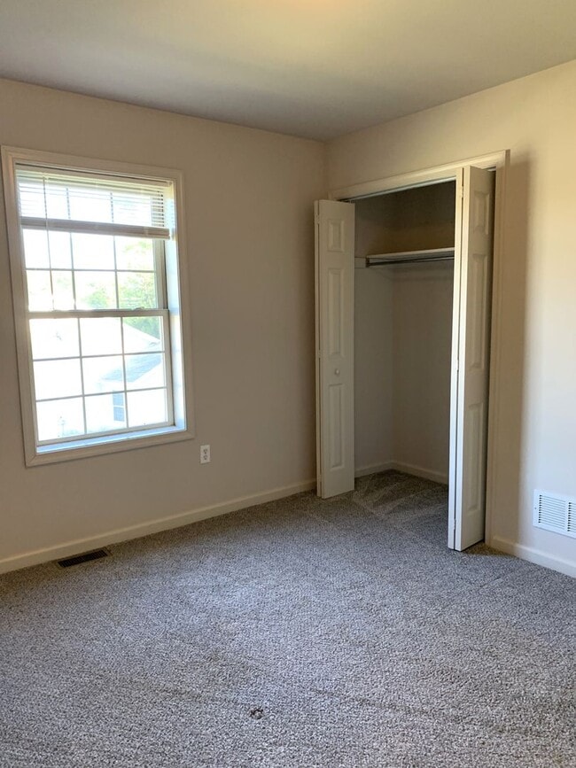 Building Photo - Make This Beautiful 3-Bedroom Townhouse Yo...