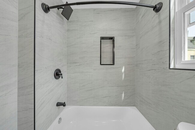 Building Photo - 811 Montgomery St