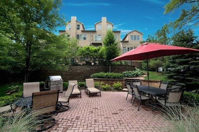 Building Photo - 934 W Huron St