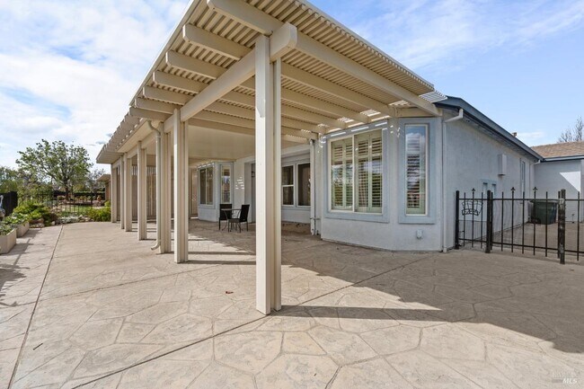 Building Photo - 369 Pebble Beach Dr