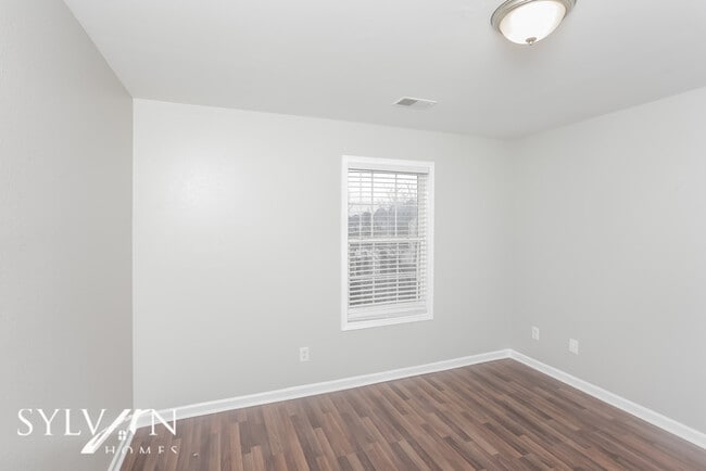 Building Photo - Everything you have been dreaming of is he...