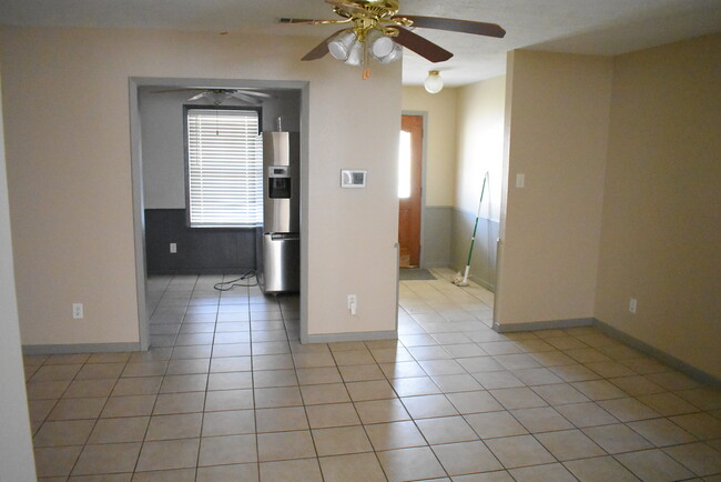 Building Photo - 523 Arbor Oak Dr